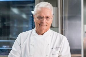 Iginio Massari in una delle sue cucine
