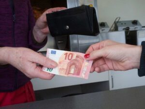 Pagamento banconota 10 euro