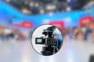 studio di uomini e donne e telecamera