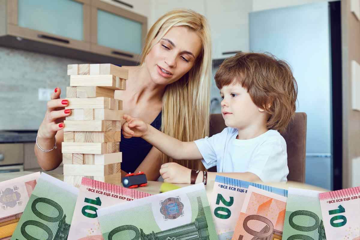 Mamma e figlio giocano