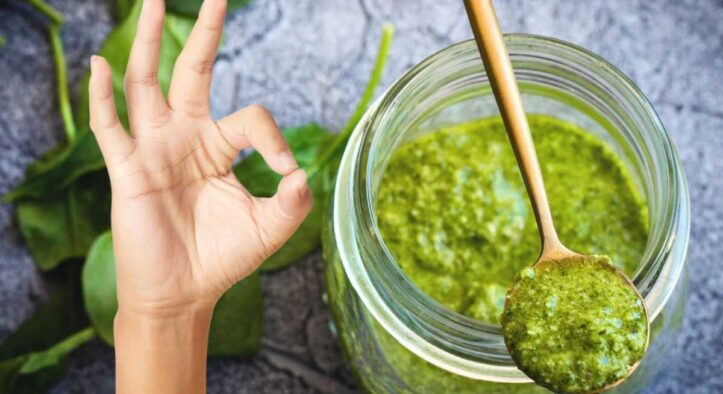 Pesto depurativo anti-grassi: ricetta pronta in 5 minuti, è verde ma non è basilico!