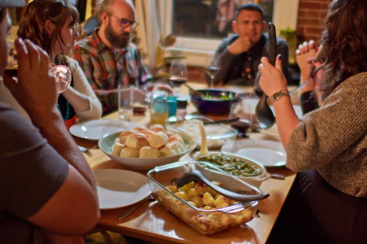 Ospiti a cena, tavolata