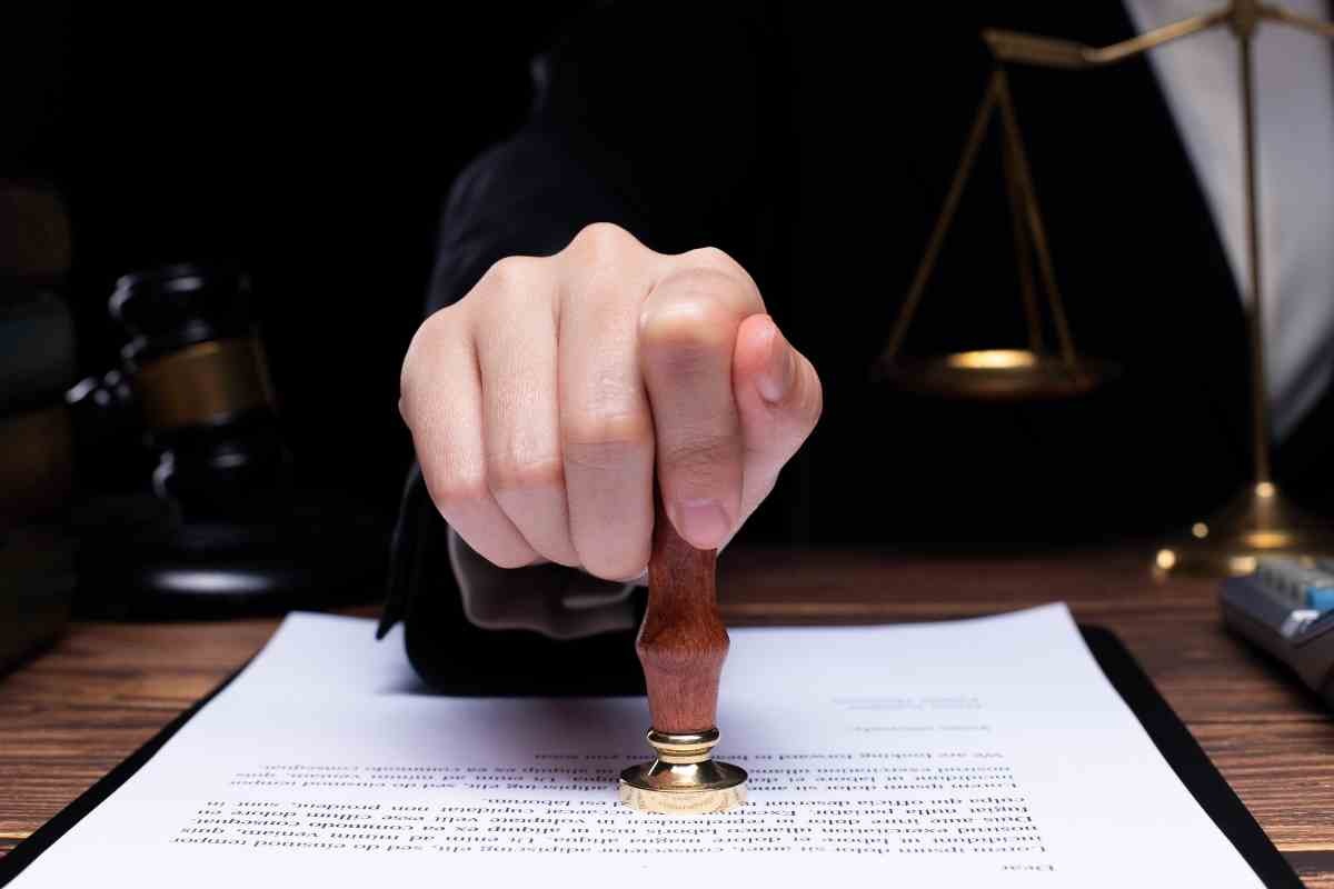 Eredità suocera, senza testamento può incassare la nuora: cosa prevede la legge