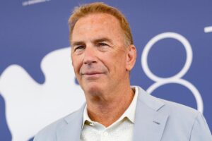 Kevin Costner sul red carpet del Festival di Venezia