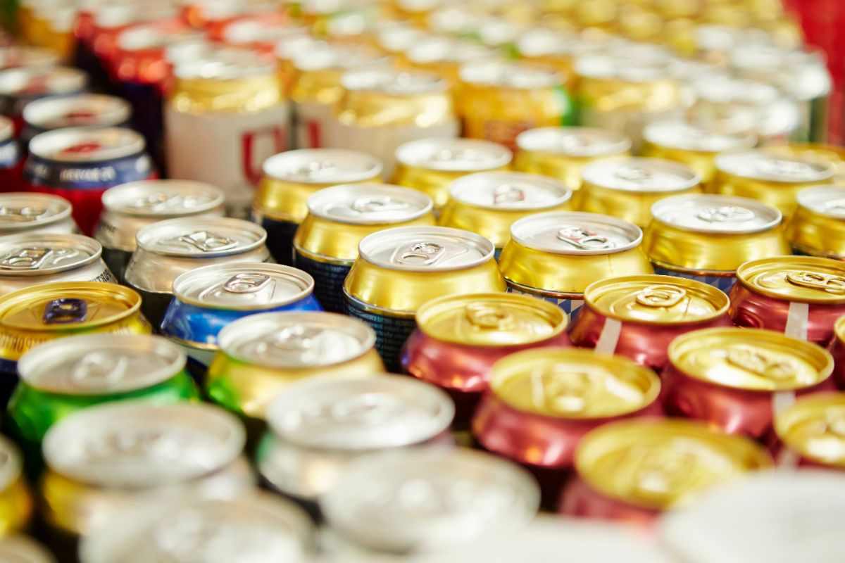 “Non bevete bibite e birre in lattina”: la clamorosa rivelazione che mette tutti in allarme