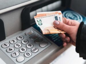 Prelievo denaro bancomat
