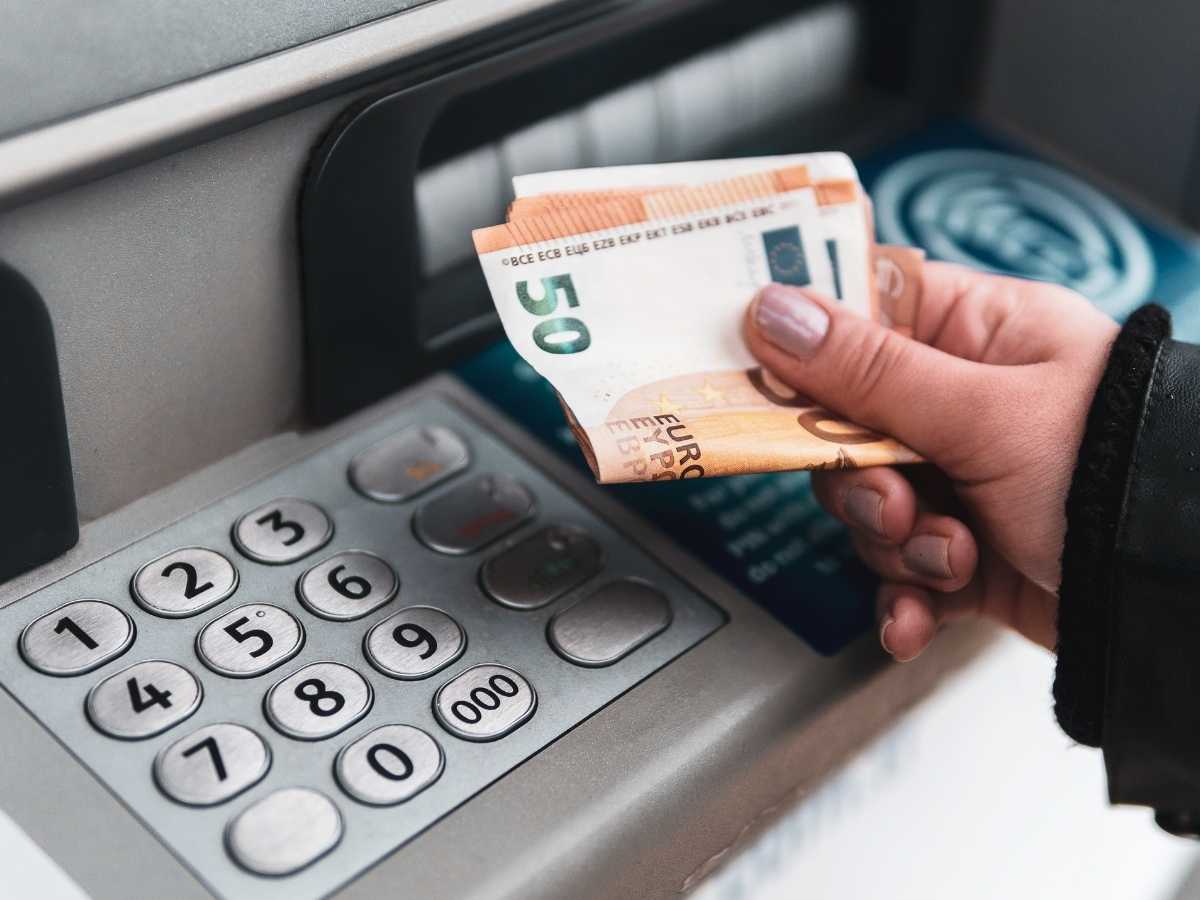 Prelievo denaro bancomat