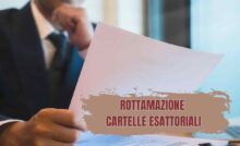 Uomo legge documento