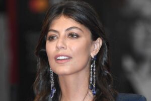 alessandra mastronardi posa per i fotografi