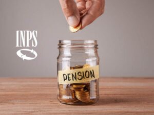barattolo con scritta pensione e logo inps