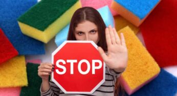Basta usare le spugne per lavare i piatti: questo strumento è molto più funzionale e sicuro