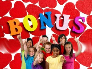 sfondo con cuoricini e scritta bonus e bambini in gruppo