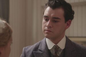 curro in una scena de la promessa