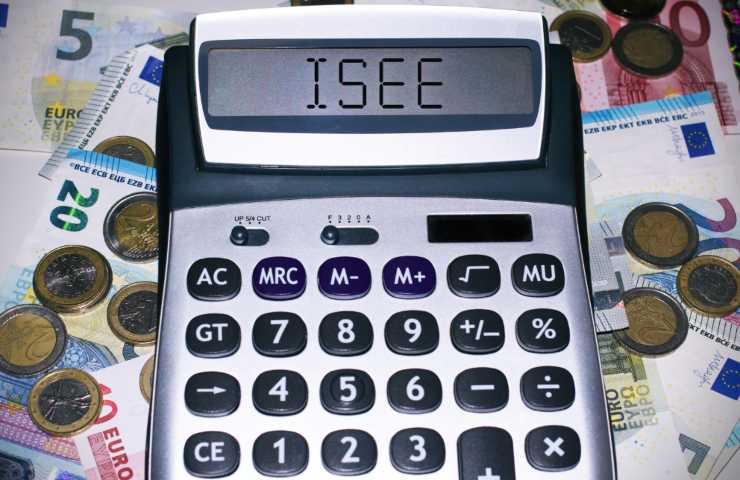 calcolatrice con scritta isee