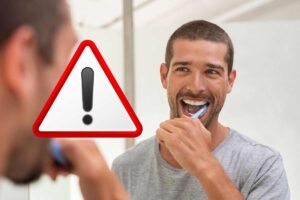 Uomo che si lava i denti simbolo pericolo