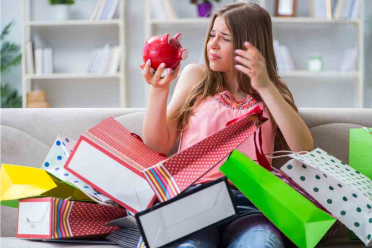 donna disperata dopo shopping