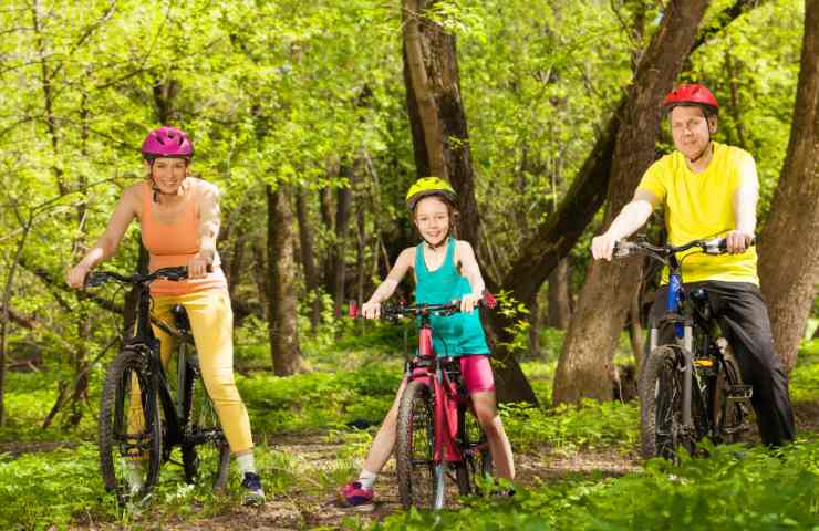 famiglia in bici