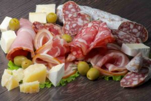 salame, formaggi, prosciutti, olive