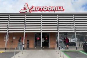 Insegna autogrill e ingresso