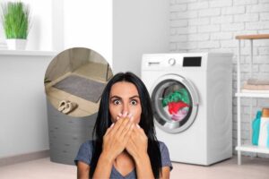 donna stupita, lavatrice e tappeto da bagno