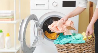 Hai sempre sbagliato a lavare questi vestiti in lavatrice: smettila subito o i rischi sono altissimi (anche per la salute)