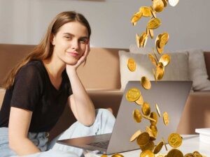 sfondo ragazza e monete euro che cadono
