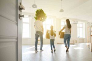 Famiglia in casa nuova