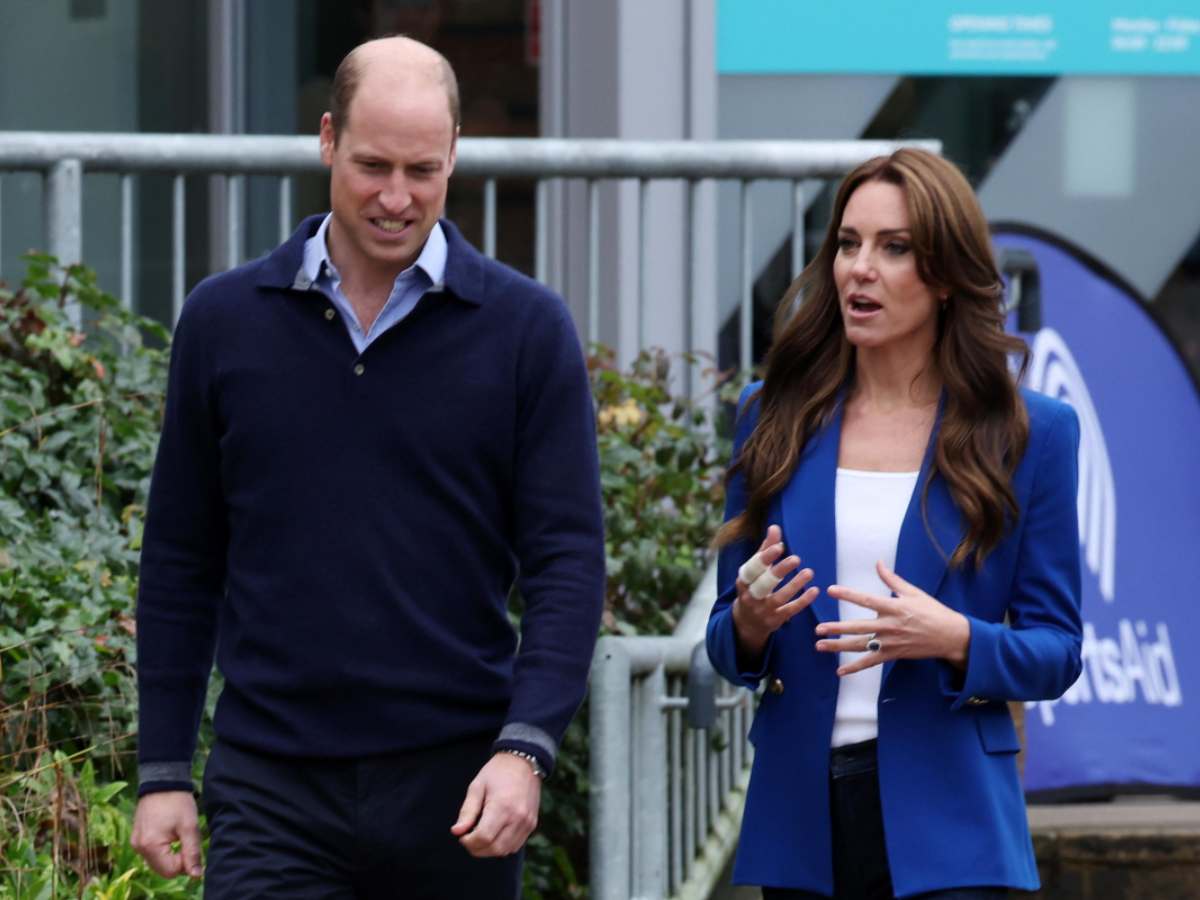 Kate e William chiacchierano