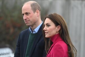 Kate e William con espressione seria