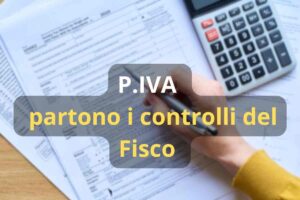 Calcolatrice fattura e scritta P.IVA partono i controlli