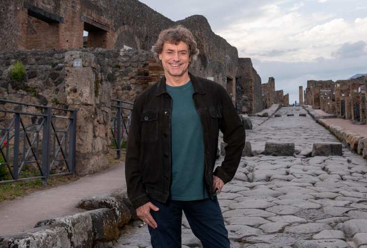 Alberto Angela in un sito storico