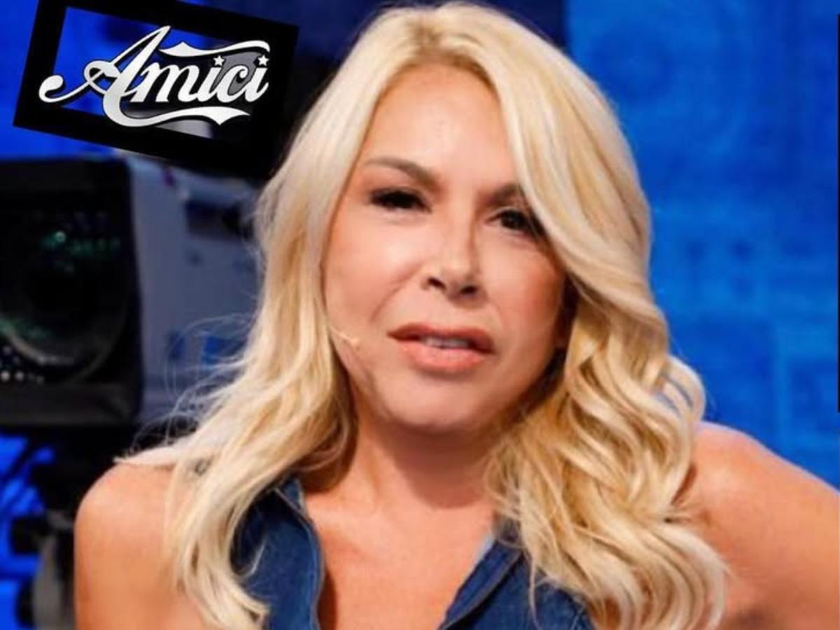 Anna Pettinelli in versione sirenetta: l’insegnante di Amici come non l’avete mai vista