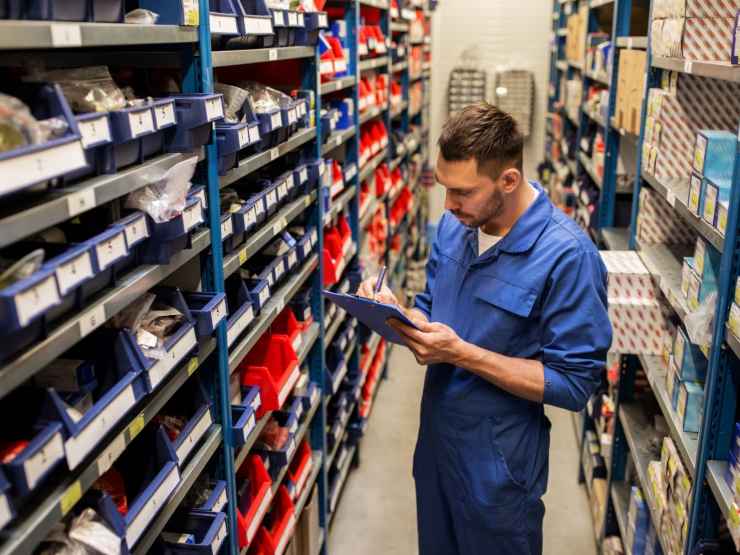 meccanico fa inventario