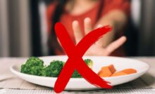 Piatto di verdure e x sopra