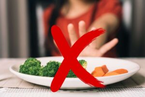 Piatto di verdure e x sopra