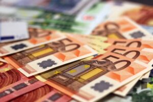 banconote da cinquanta e cento euro