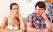 Un uomo e una donna imbronciati