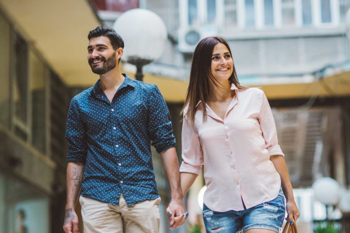 coppia che passeggia