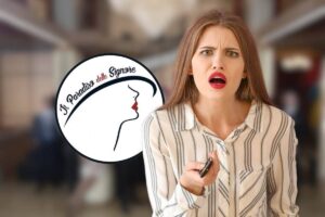 ragazza con telecomando e logo il paradiso