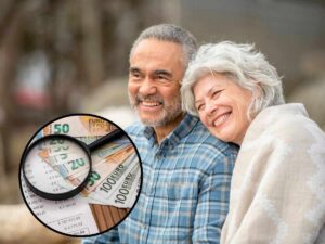 sfondo anziani e tondo con lente d'ingrandimento e banconote euro