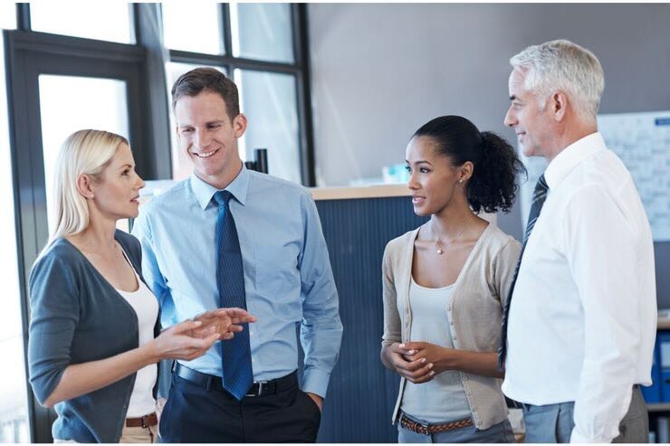 Conversazione fra due uomini e due donne