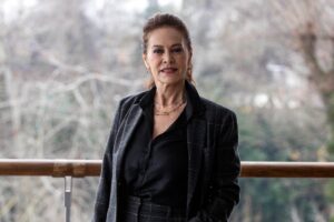 elena sofia ricci durante un servizio fotografico