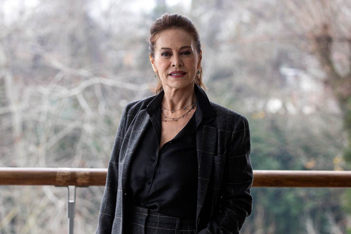 elena sofia ricci durante un servizio fotografico