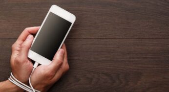 Sono finito nei guai penalmente perchè mio figlio va sui social anche se ha meno di 14 anni e in Italia è vietato: fai chiudere subito i profili di tuo figlio