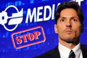 mediaset logo pier silvio berlusconi e scritta stop