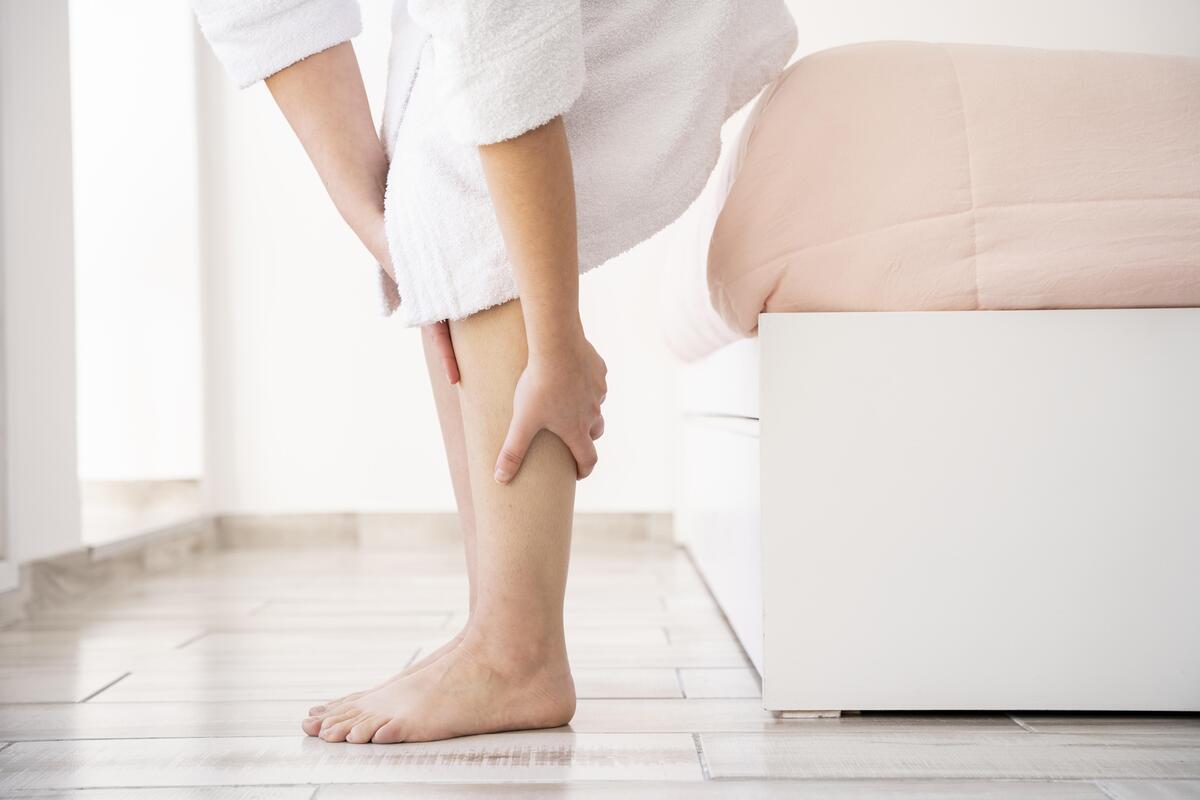 Se con il caldo si gonfiano le gambe puoi provare con queste strategie: torneranno come al solito
