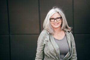 Donna 60 anni sorridente