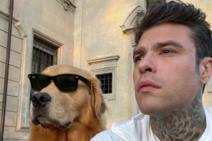 Fedez insieme al suo cane Silvio