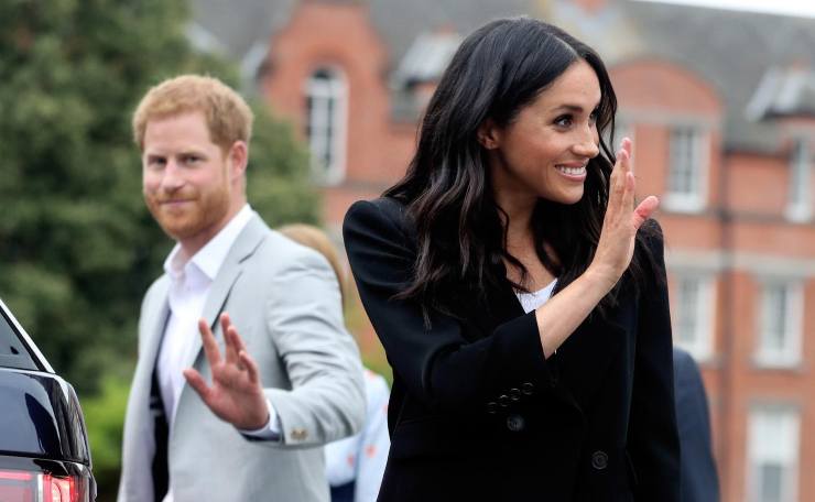 Harry e Meghan salutano la folla