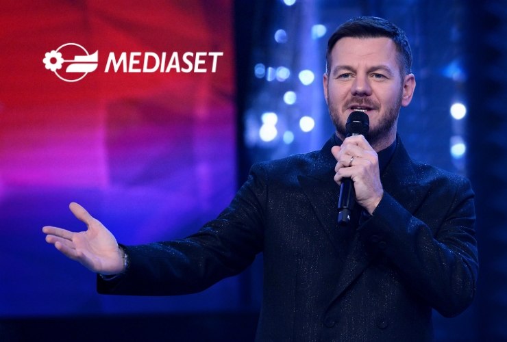 Alessandro Cattelan e logo Mediaset